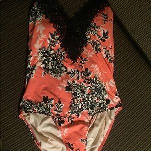 Swimsuit halter tie